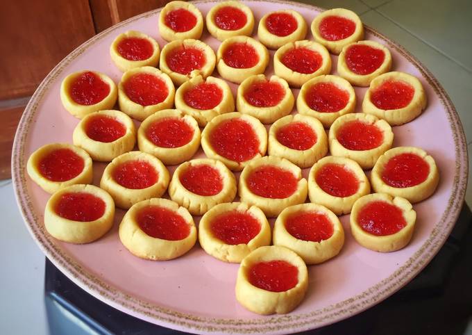 Strawberry tart cookies