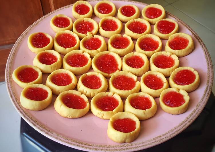 Cara Gampang Membuat Strawberry tart cookies yang Menggugah Selera