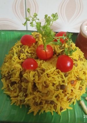 A picture of Masoor veg pulao.