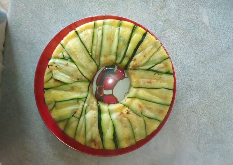 Timballo di riso ricoperto di zucchine