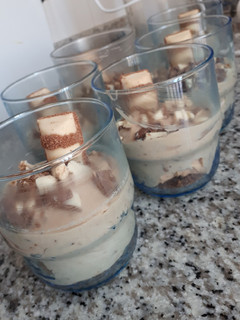 Una foto de Vasitos de kinder bueno