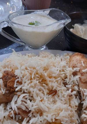 A picture of Chicken mandi with dukka.