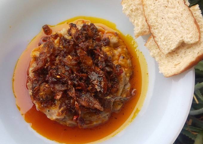 Ewa-Agonyin and its sauce/stew (&quot;mashed bean&quot;)
