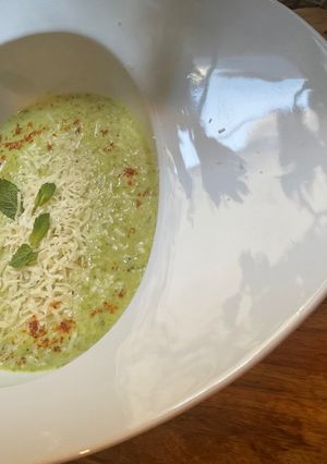 Une photo de 🪔Velouté🥦 de brocoli 🏺🧿
