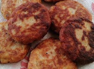 Una foto de Tortitas de papa y atún 👌 facilísimo