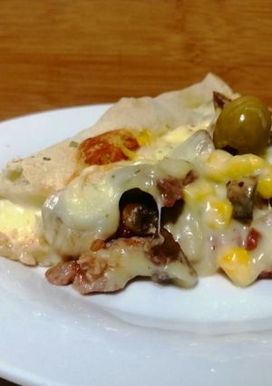 Una foto de Pizza con borde queso 🍕👌😋