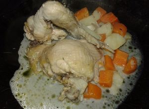 Una foto de Mi "pollito Kentuchi": pollo a la cacerola con crema y vegetales