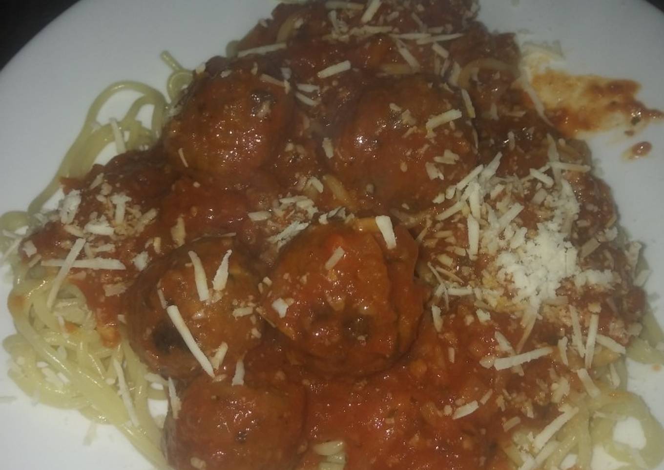Spaghetti con salsa de albóndigas