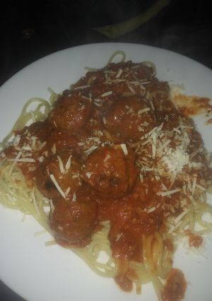 Una foto de Spaghetti con salsa de albóndigas