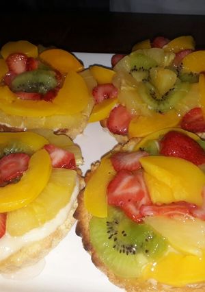Una foto de Tarta de Frutas (Rellena con crema pastelera)