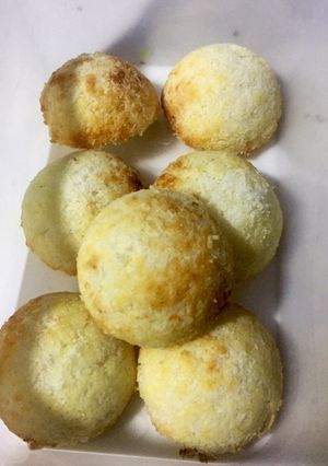 A picture of Coconut macaroon cookies.