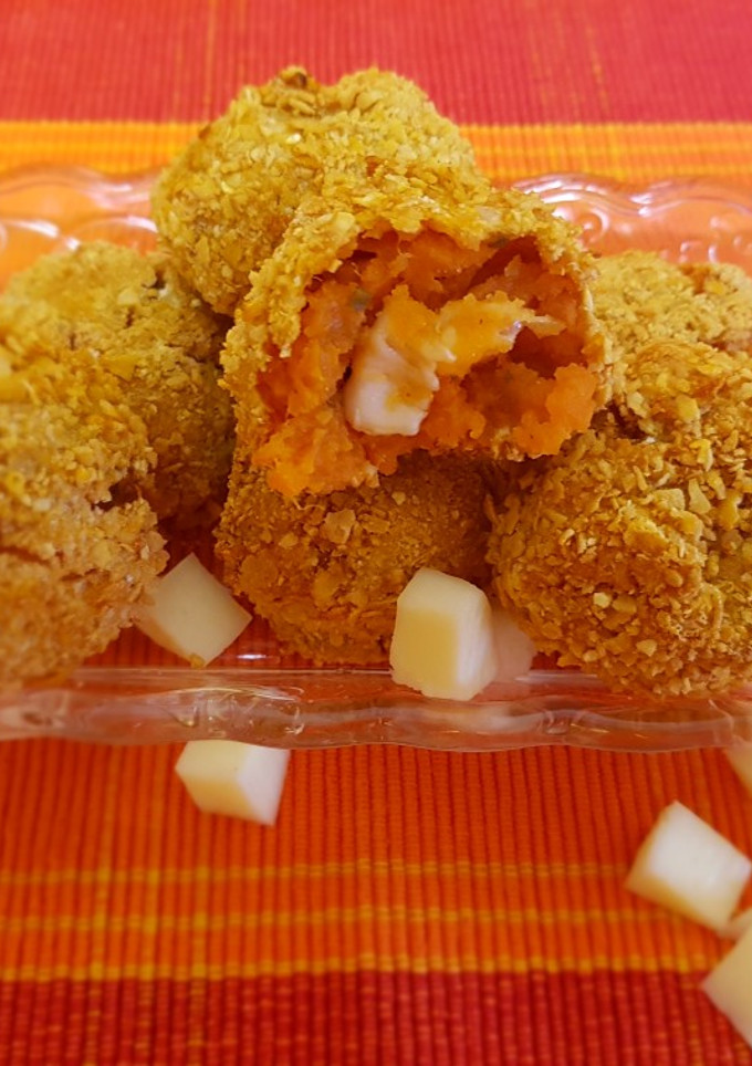 Una foto de Bolitas crujientes de boniato rellenas de queso