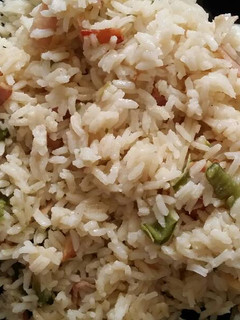 Una foto de Arroz con pimiento verde y bacon