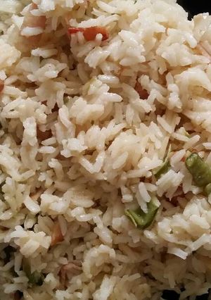 Una foto de Arroz con pimiento verde y bacon