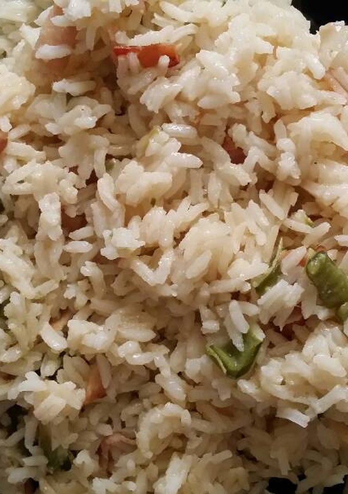 Una foto de Arroz con pimiento verde y bacon