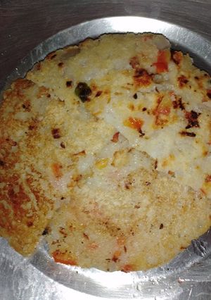 A picture of Suji onion and tomato Uttapam.