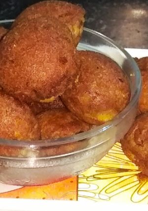 A picture of Eggless Dates Wheat Muffins.