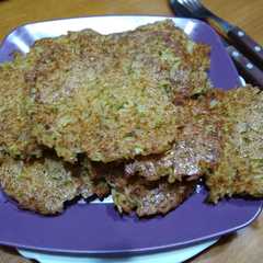 Una foto de Croquetas de arroz y zapallitos verde echas al horno
