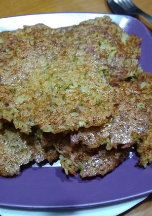 Una foto de Croquetas de arroz y zapallitos verde echas al horno