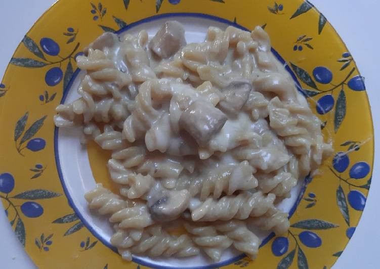 Step-by-Step Guide to Prepare Favorite Yummy Creamy Mushroom Pasta