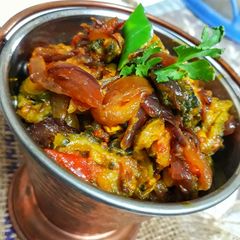 A picture of Bittergourd tomato dry curry.