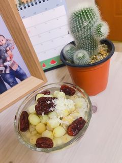 Hình của món Chè hạt sen táo đỏ.