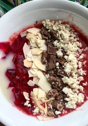 Una foto de Strawberry smoothie bowl