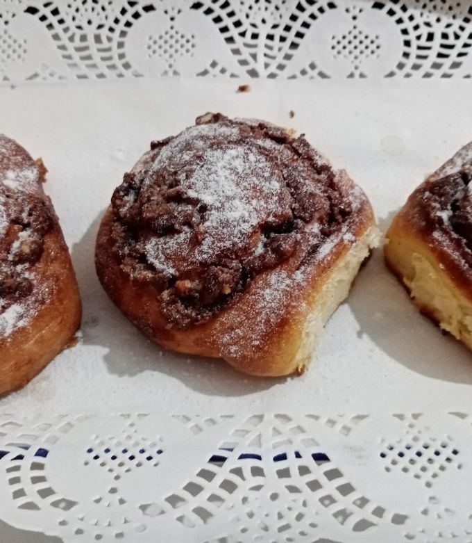 O poză a rețetei Melci cu nutella și alune de pădure.