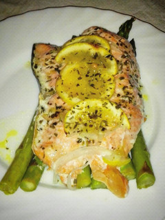Una foto de Salmón al papillote