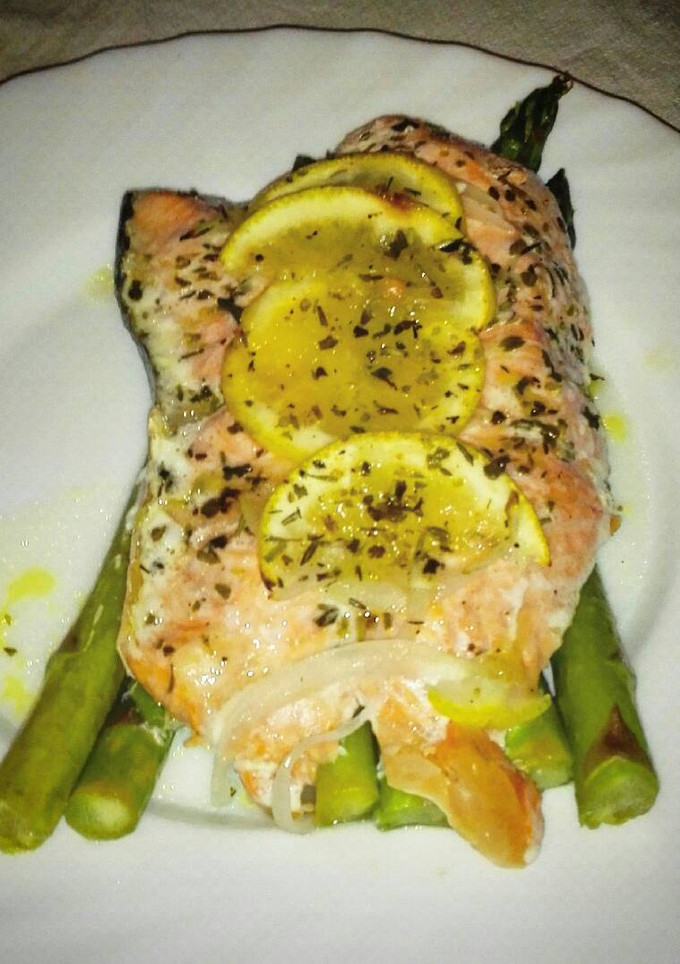 Una foto de Salmón al papillote