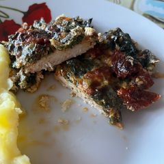 A picture of Tuscan chicken breasts.