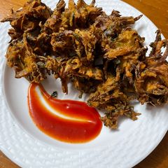 A picture of Lachcha Onion Pakoda.