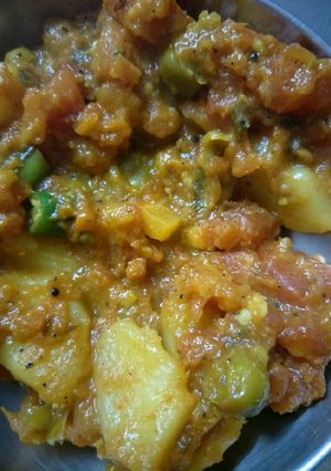 A picture of Aloo gajar matar ki sbji.