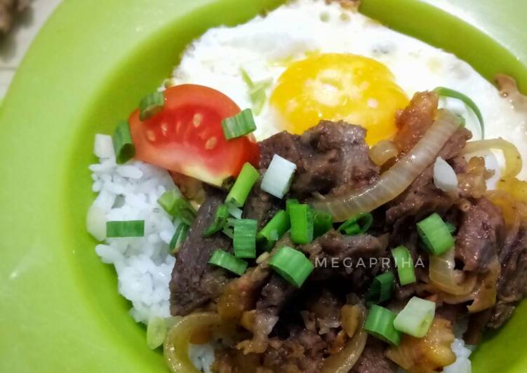 Rice beef bowl