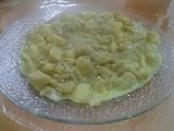 Ñoquis amarillo con salsa de atún
