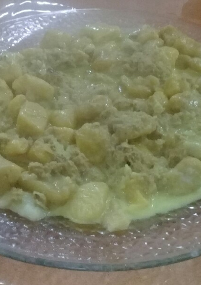 Una foto de Ñoquis amarillo con salsa de atún