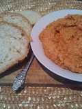 Dip de pimentones rojos ahumados y merey