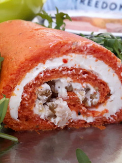 Foto principal de Rollo de pimientos piquillo con crema de queso y nueces