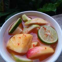 A picture of Asinan Buah.