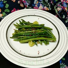 A picture of Buttery Sautéed French Beans with sesame seeds.