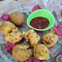 Cauliflower pakodas A picture of Cauliflower pakodas.