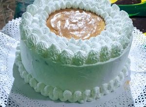 Una foto de Torta de lúcuma y manjar