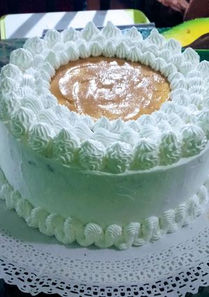 Una foto de Torta de lúcuma y manjar