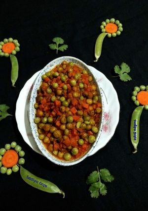 A picture of Carrot Peas Curry.