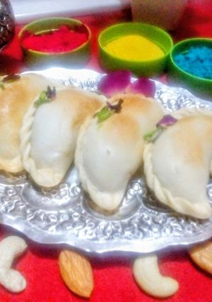 बेक्ड ड्रायफ्रूट्स गुझिया रेसिपी मुख्य फोटो