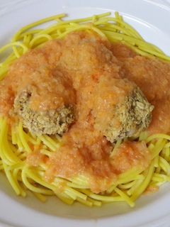 Una foto de Espaguetis con albóndigas sin gluten veganos 🍝
