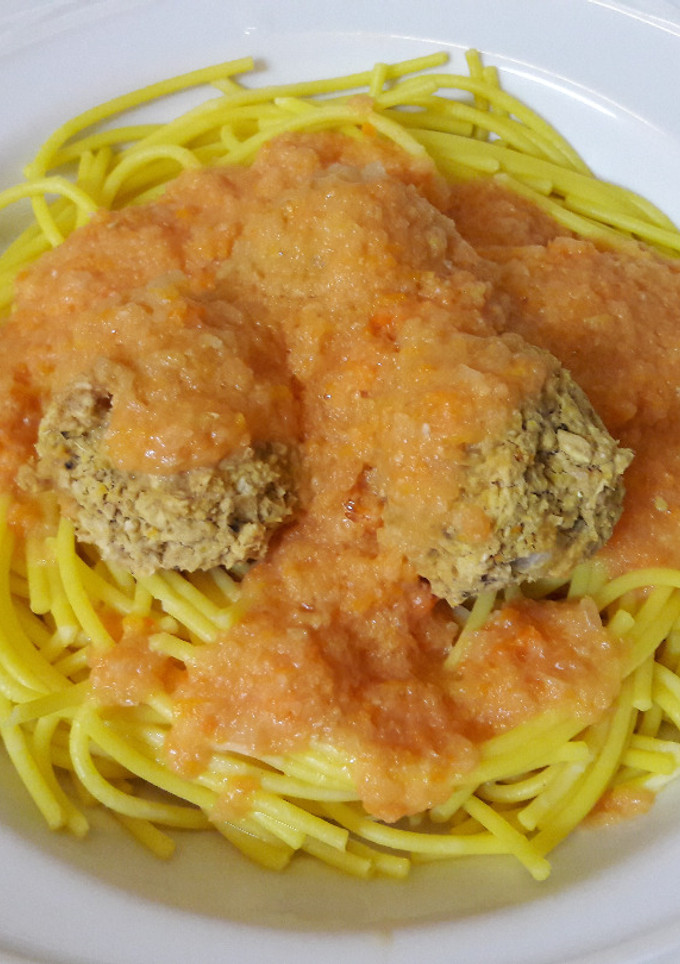 Una foto de Espaguetis con albóndigas sin gluten veganos 🍝