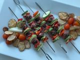 Brochetas de chorizo argentino