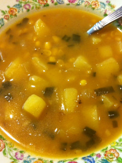 A picture of Sopa de papa con elote.