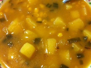 Sopa de papa con elote